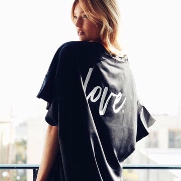 VS Robe - Picture 4 of 4